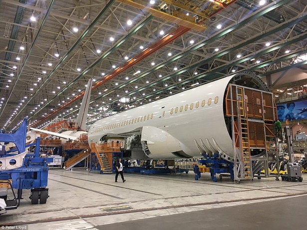 can canh xuong may bay rong bang 50 san bong cua boeing