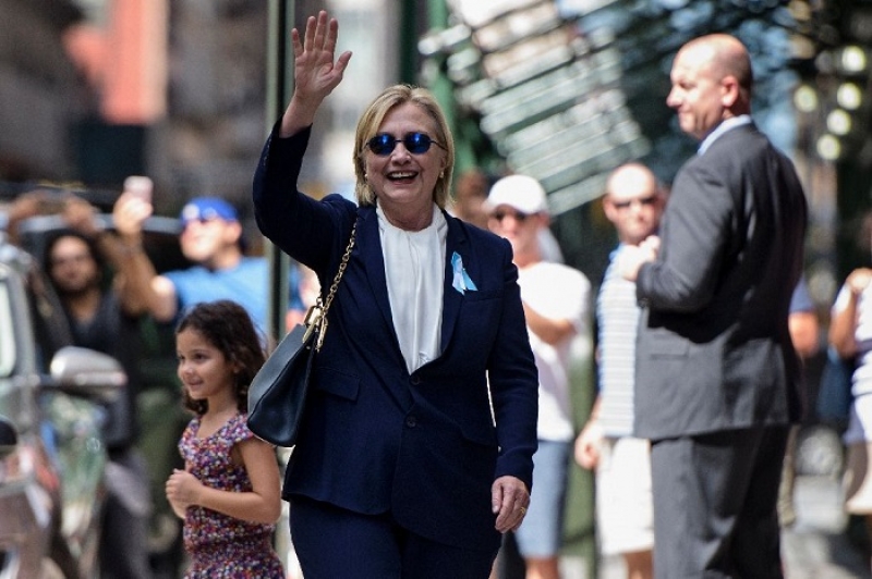 ba clinton huy ke hoach van dong gay quy vi viem phoi