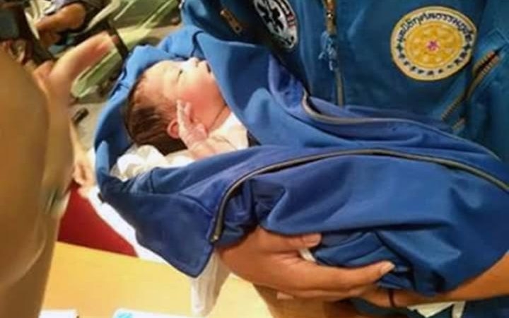 be so sinh bi bo roi trong thung rac o thai lan