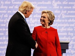 Bộ vest đỏ gây ấn tượng của bà Clinton trong vòng tranh luận đầu tiên