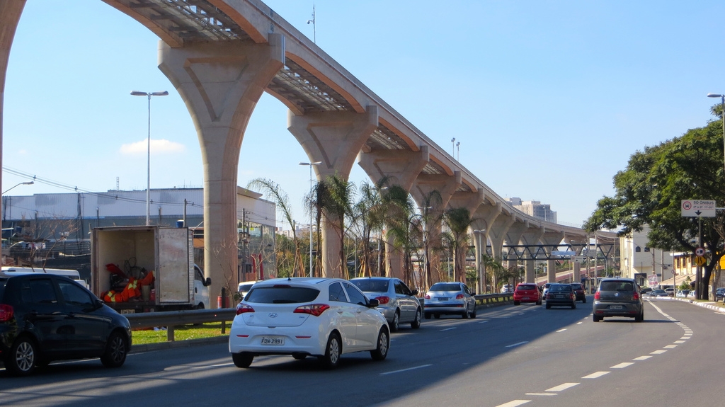 trong cay duoi duong sat tren cao khong phai chi co o ha noi