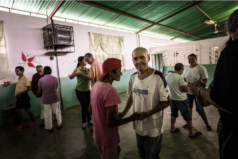 ben trong benh vien tam than can kiet thuoc o venezuela