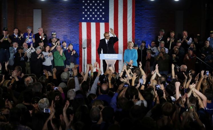 clinton trump chay dua o cac bang chien dia truoc them bau cu