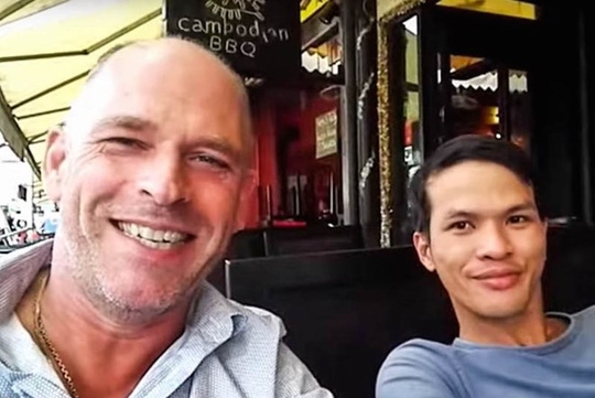 campuchia truy to nghi pham ha lan trong vu bao hanh be trai 2 tuoi