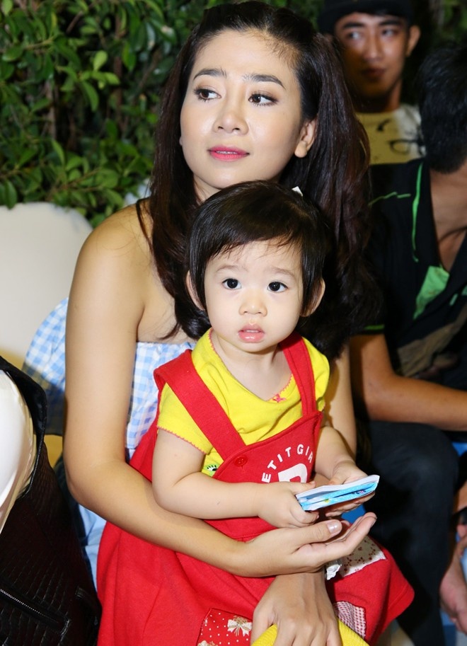nhung khoanh khac ngot ngao cua me don than mai phuong va con gai truoc khi bi ung thu