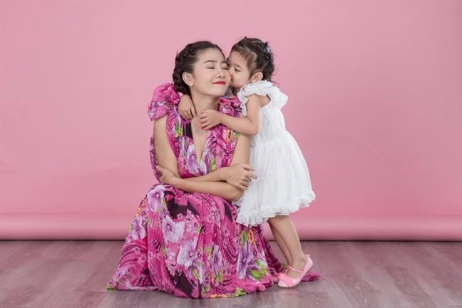 nhung khoanh khac ngot ngao cua me don than mai phuong va con gai truoc khi bi ung thu
