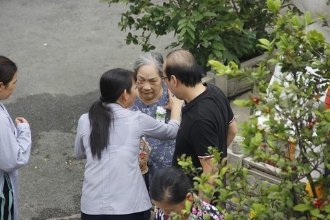 xuc dong nhung bai tho bao hieu hay nhan ngay le vu lan