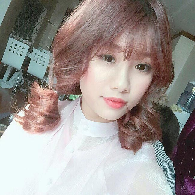 nhan san bong hong luon dong hanh dong vien nguyen van toan sau san co