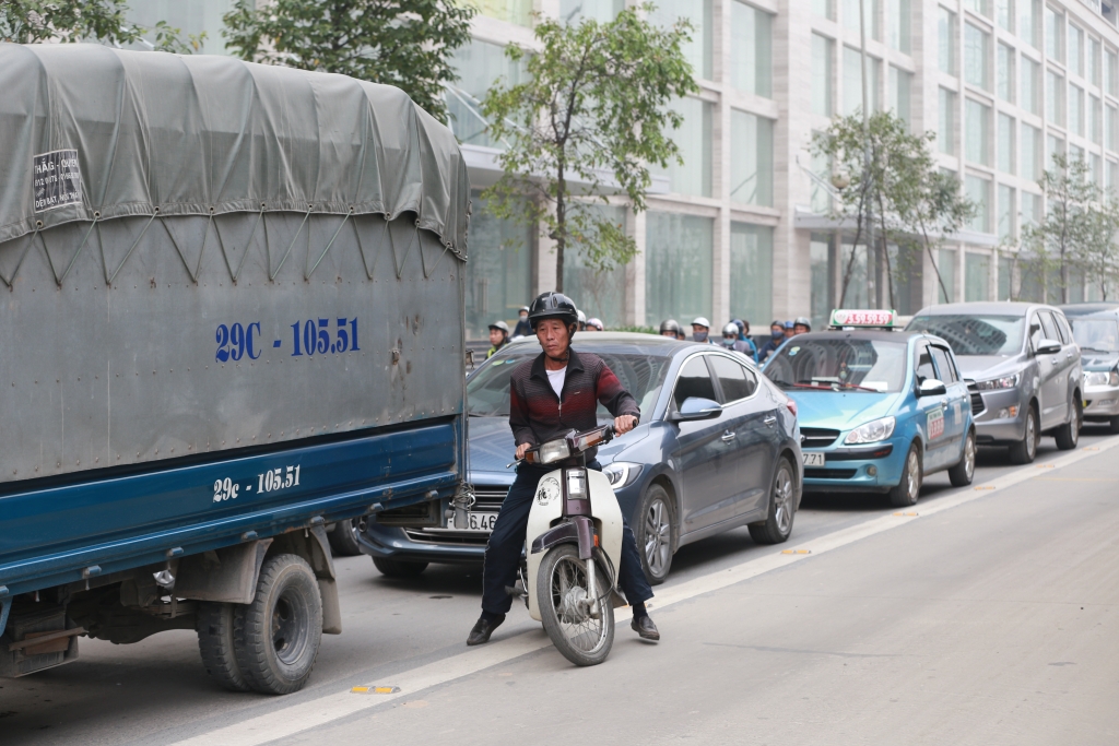 o to xe may van thi nhau lan lan buyt nhanh brt