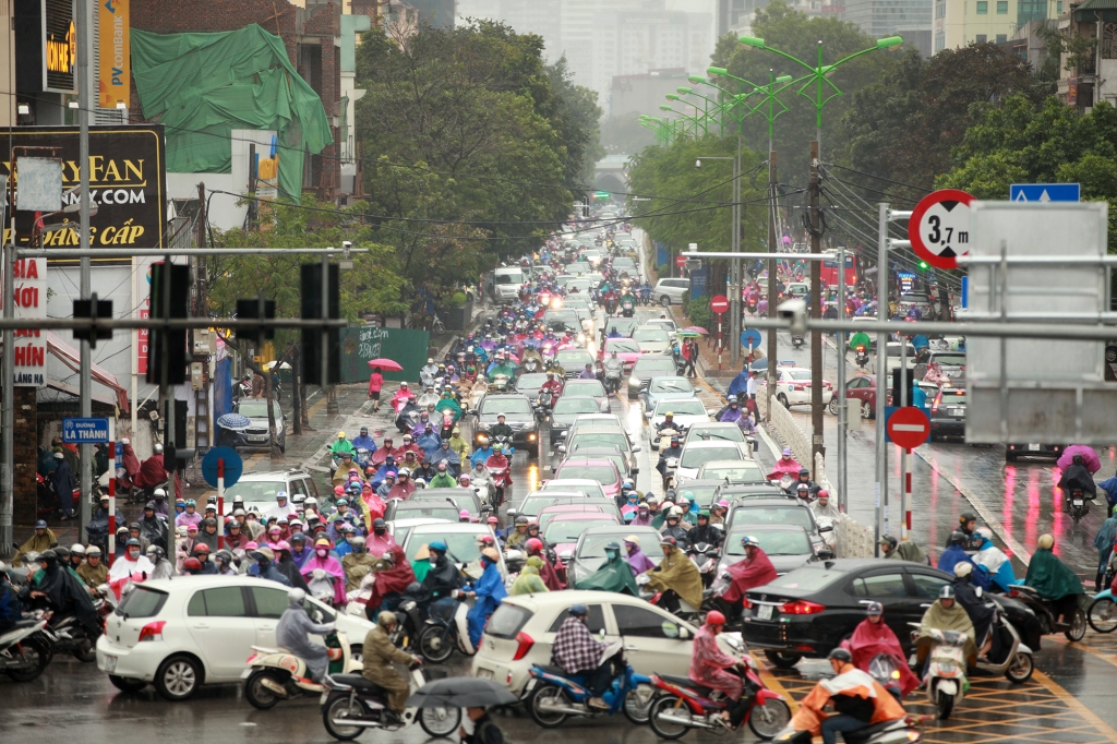 giao thong ha noi hon loan ngay mua gio