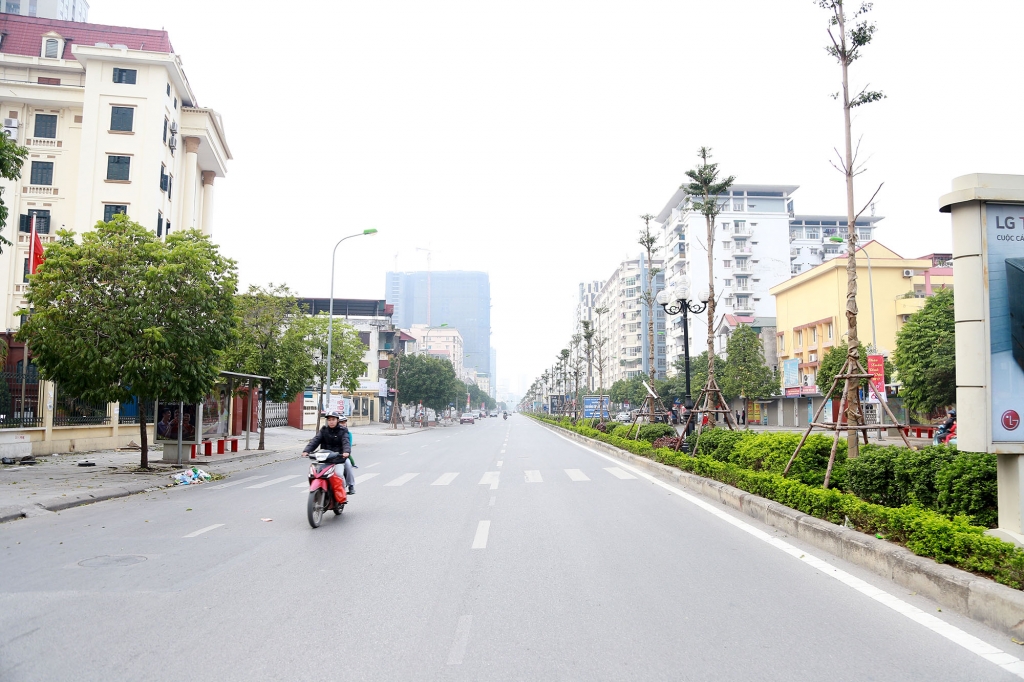 sang mung 1 tet ha noi sao binh yen den the