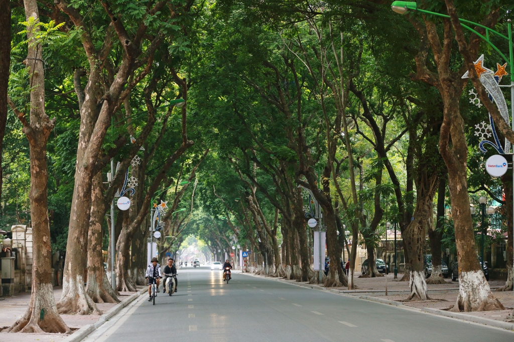 sang mung 1 tet ha noi sao binh yen den the