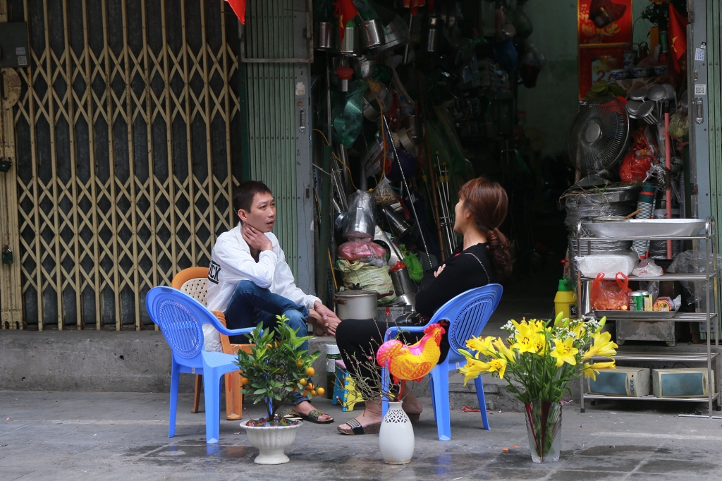 sang mung 1 tet ha noi sao binh yen den the