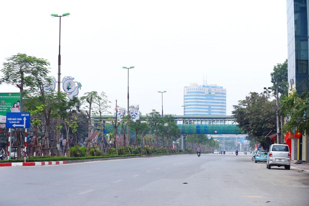 sang mung 1 tet ha noi sao binh yen den the