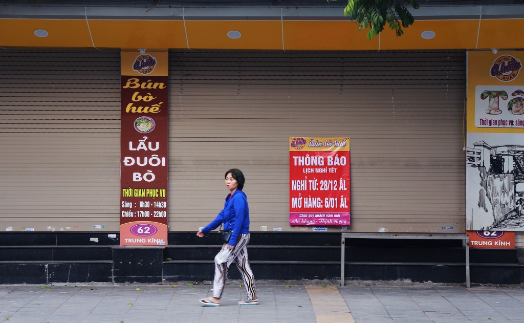sang mung 1 tet ha noi sao binh yen den the