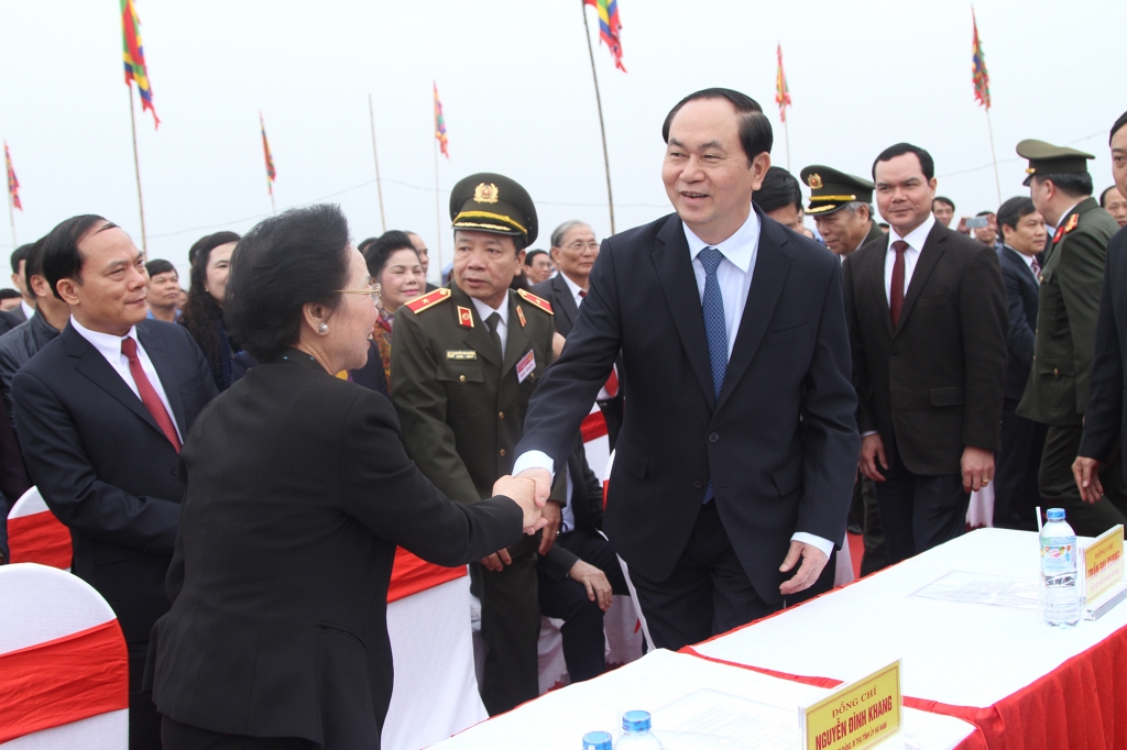 chu tich nuoc xuong dong lai may cay tai le hoi tich dien