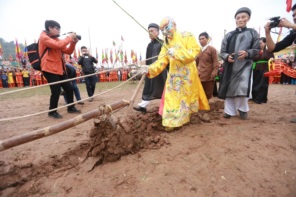 le hoi tam linh chon thieng hoa tuc