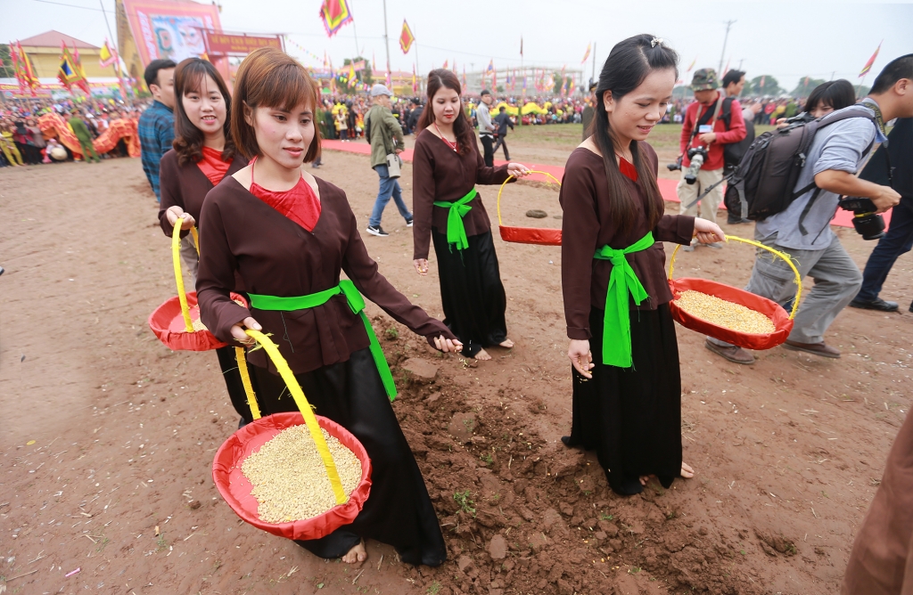 khai hoi tich dien them cay may khuyen khich hien dai hoa nong nghiep