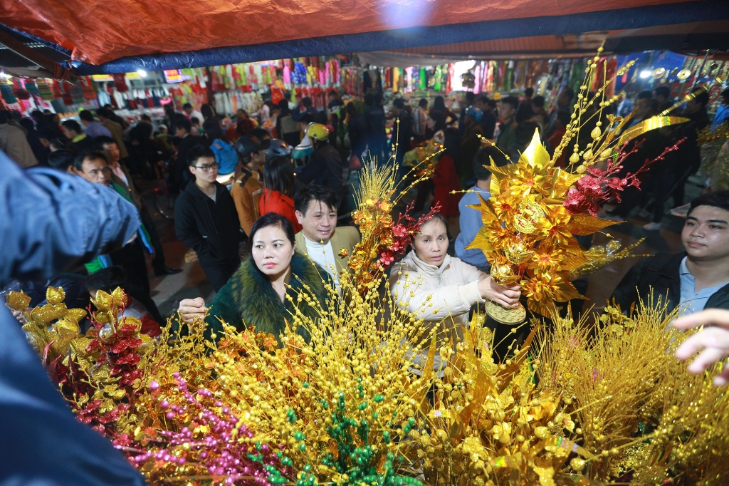 duong vao cho vieng tac tho truoc gio khai hoi