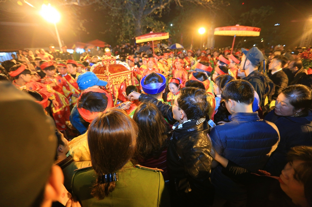den tran vo tran sau gio khai an bao ve du cua den dam bao an ninh