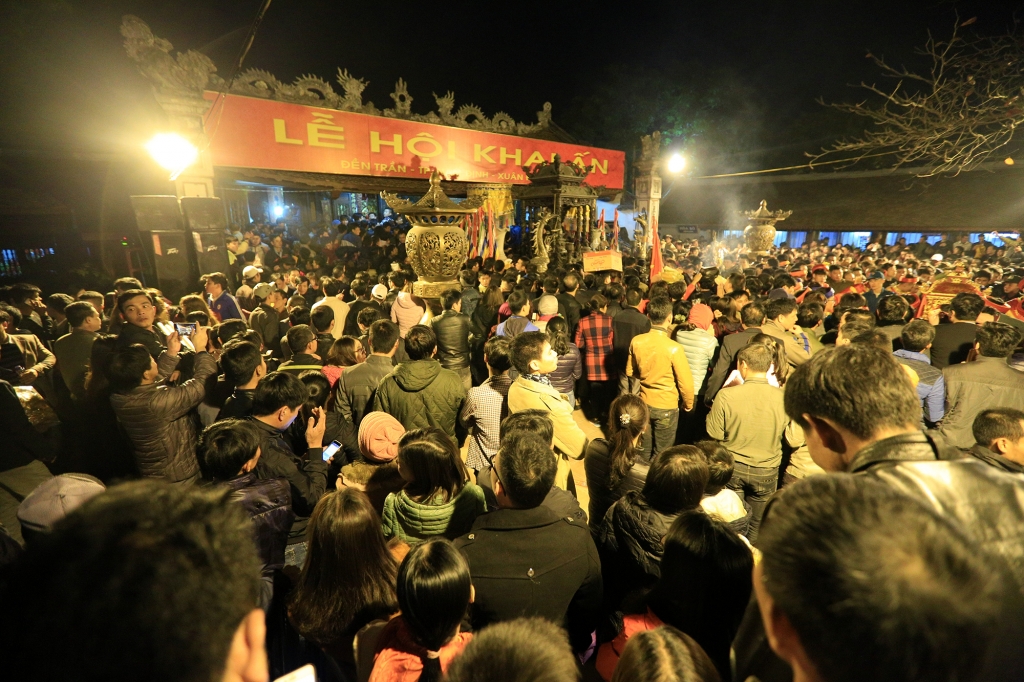 den tran vo tran sau gio khai an bao ve du cua den dam bao an ninh