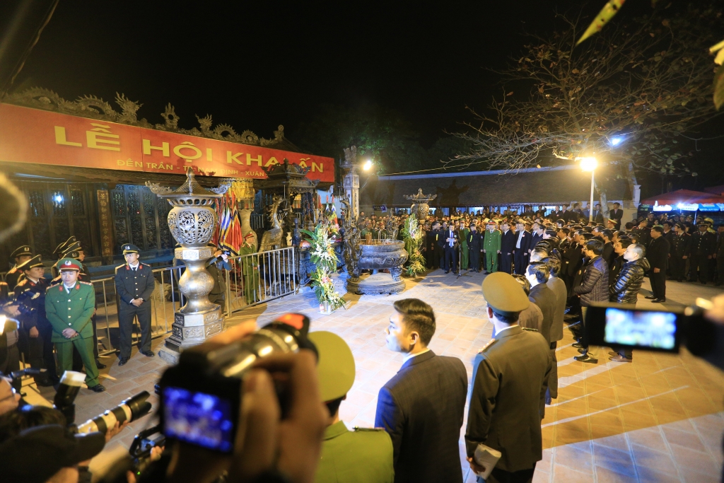 den tran vo tran sau gio khai an bao ve du cua den dam bao an ninh