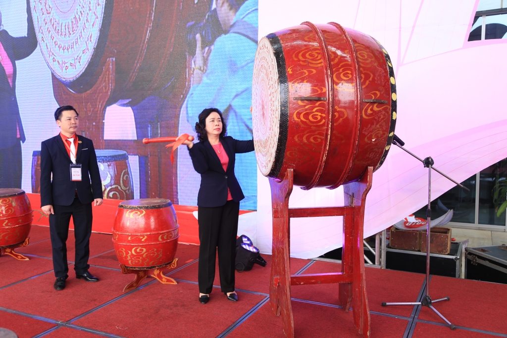 nguoi hien mau khoc vi so nhung tu hao vi duoc hien mau cuu nguoi
