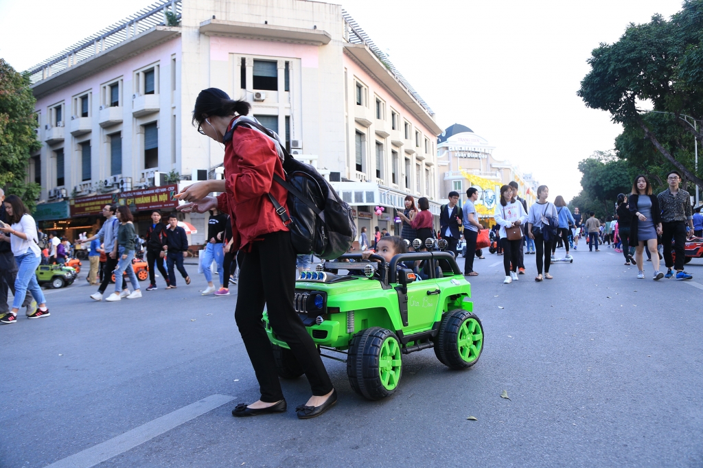 dich vu cho thue xe dien can bang o to dien hoanh hanh pho di bo