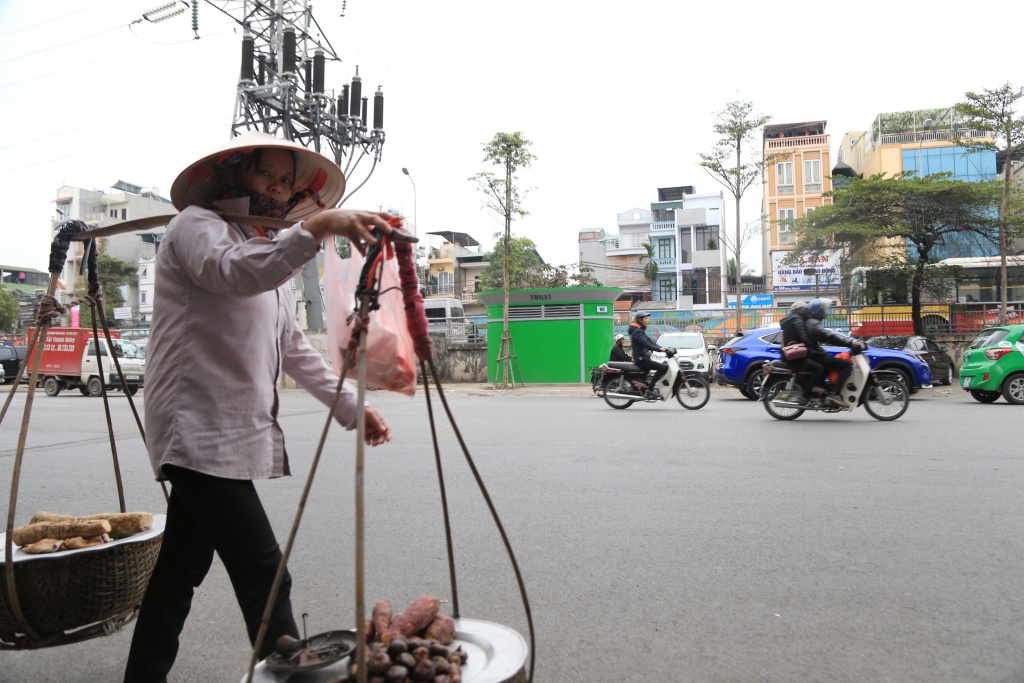nha ve sinh cong cong chua hoat dong da bi phong ue bua bai