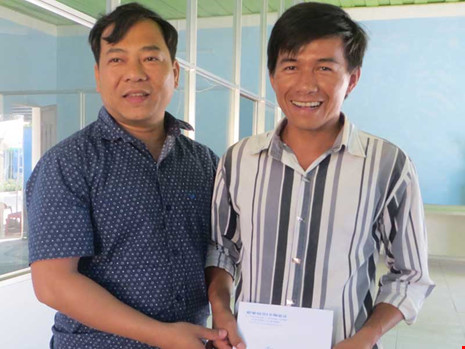 tai xe cuu xe khach tren deo lo xo duoc bieu duong