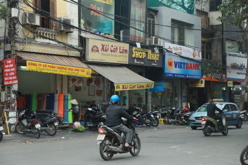bi cuop via he nguoi dan phai xuong duongbon chen cung xe may