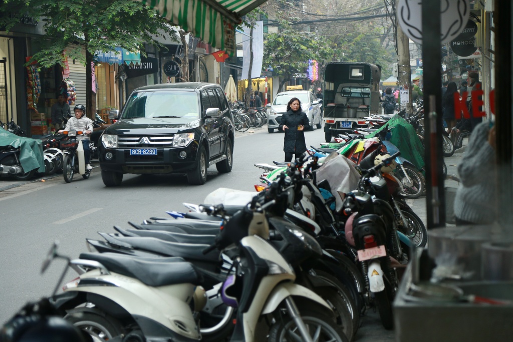 bi cuop via he nguoi dan phai xuong duongbon chen cung xe may