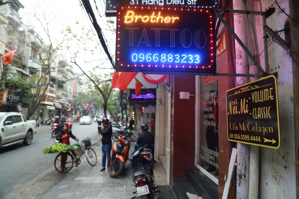 bi cuop via he nguoi dan phai xuong duongbon chen cung xe may