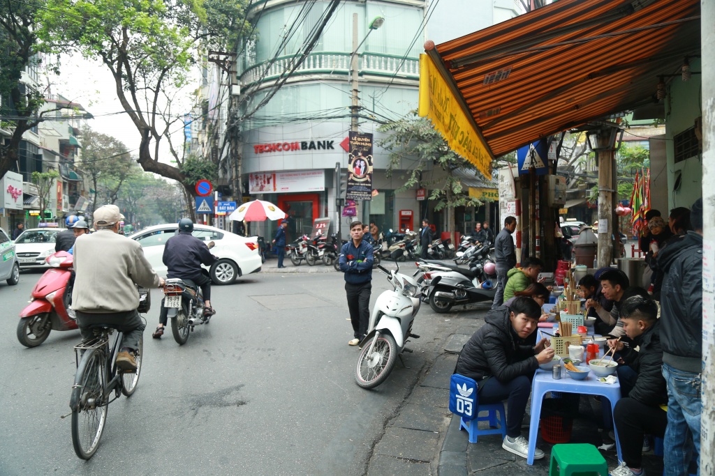 bi cuop via he nguoi dan phai xuong duongbon chen cung xe may