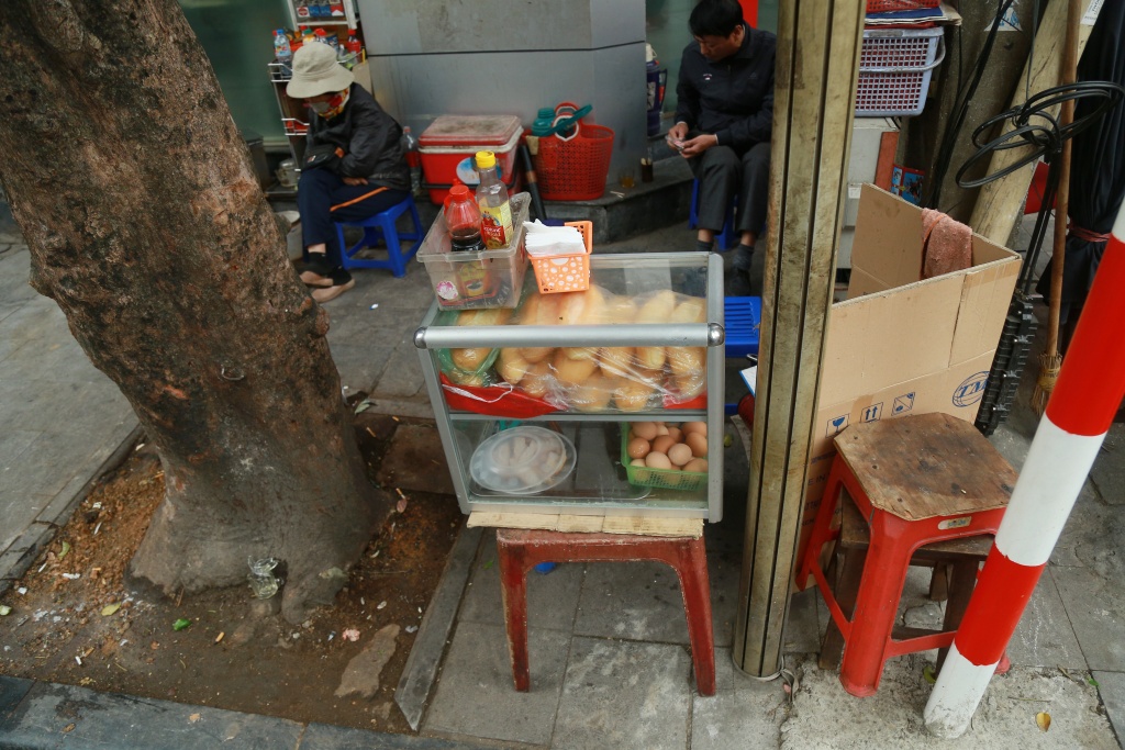 bi cuop via he nguoi dan phai xuong duongbon chen cung xe may