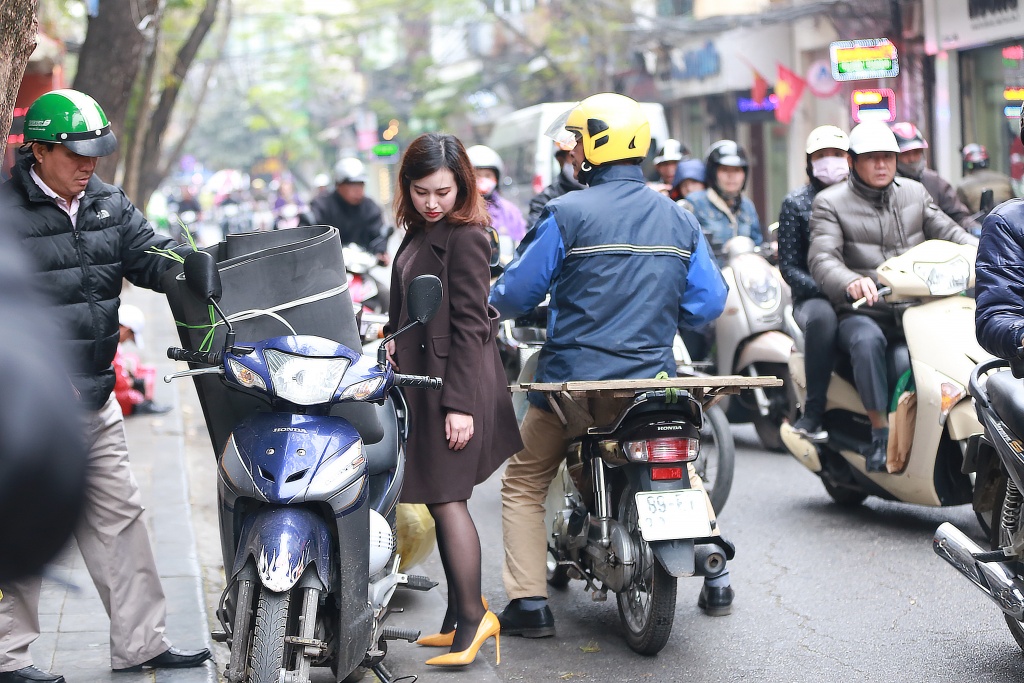 bi cuop via he nguoi dan phai xuong duongbon chen cung xe may