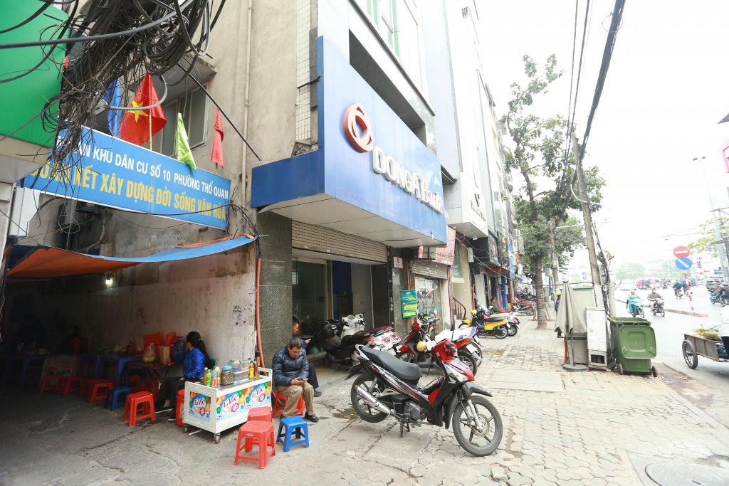 thu do chua dep vi qua nhieu mai che bien quang cao lan chiem via he