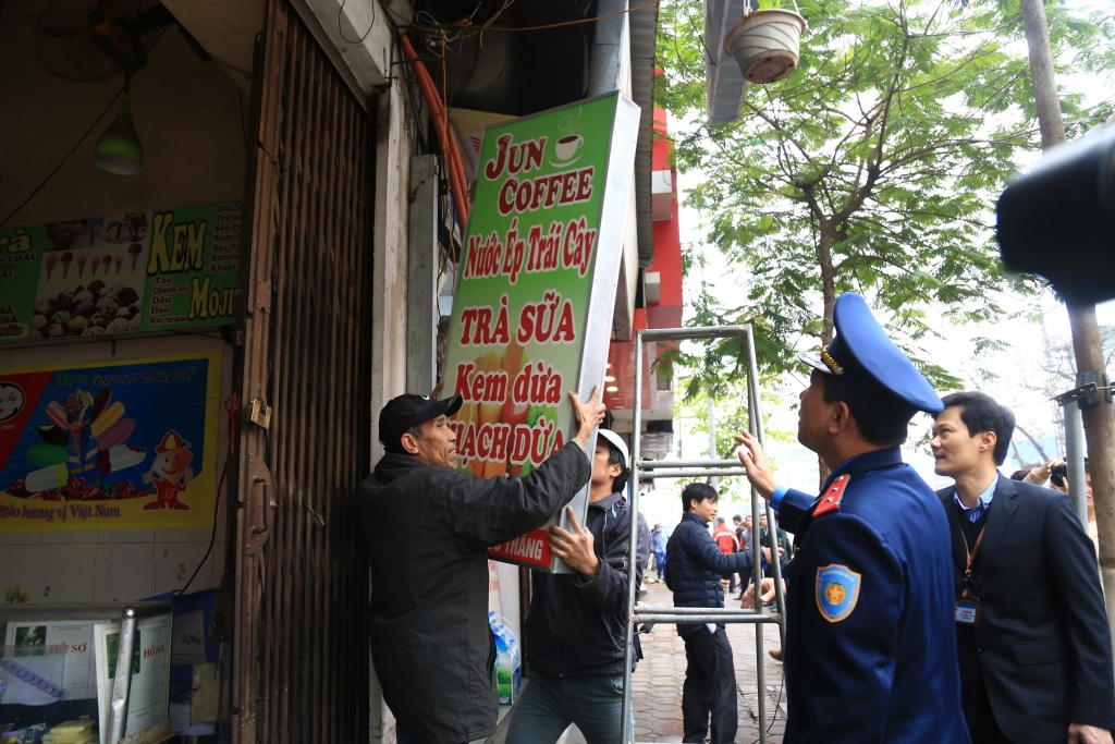 khung canh la cua ha noi sau cuoc chien gianh lai via he