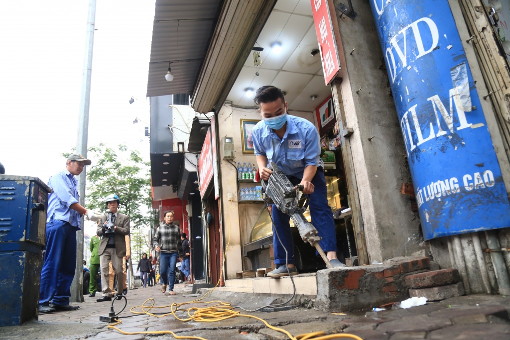 khung canh la cua ha noi sau cuoc chien gianh lai via he
