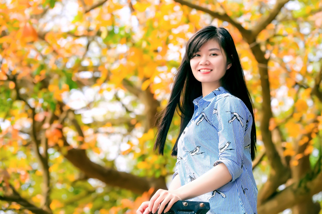 ngo ngang truoc ve dep cua mua thu vang giua long ha noi khi chom he