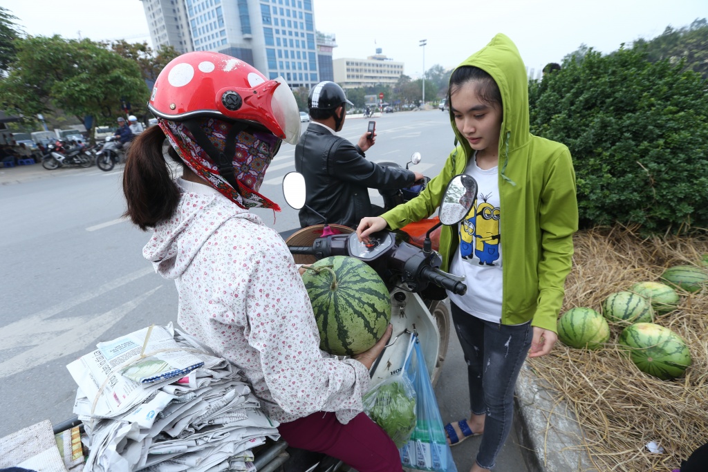 ha noi giai cuu 20 tan dua hau ung ho nong dan quang ngai
