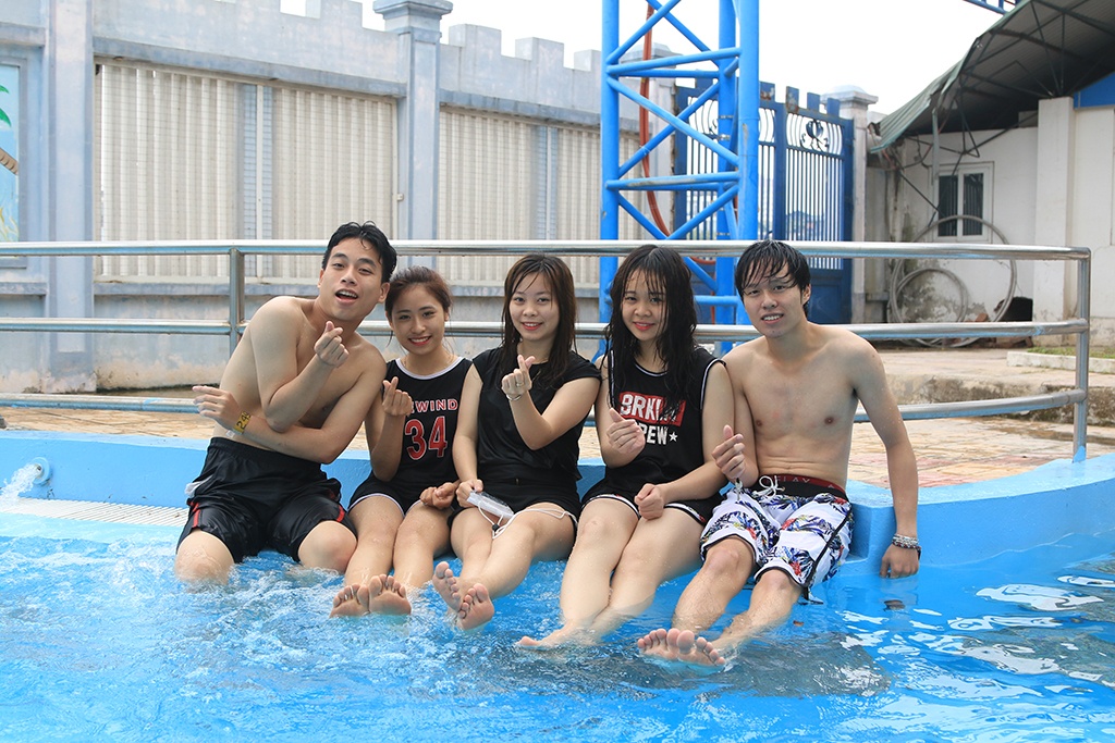 cong vien nuoc ho tay dong nhung khong vo tran