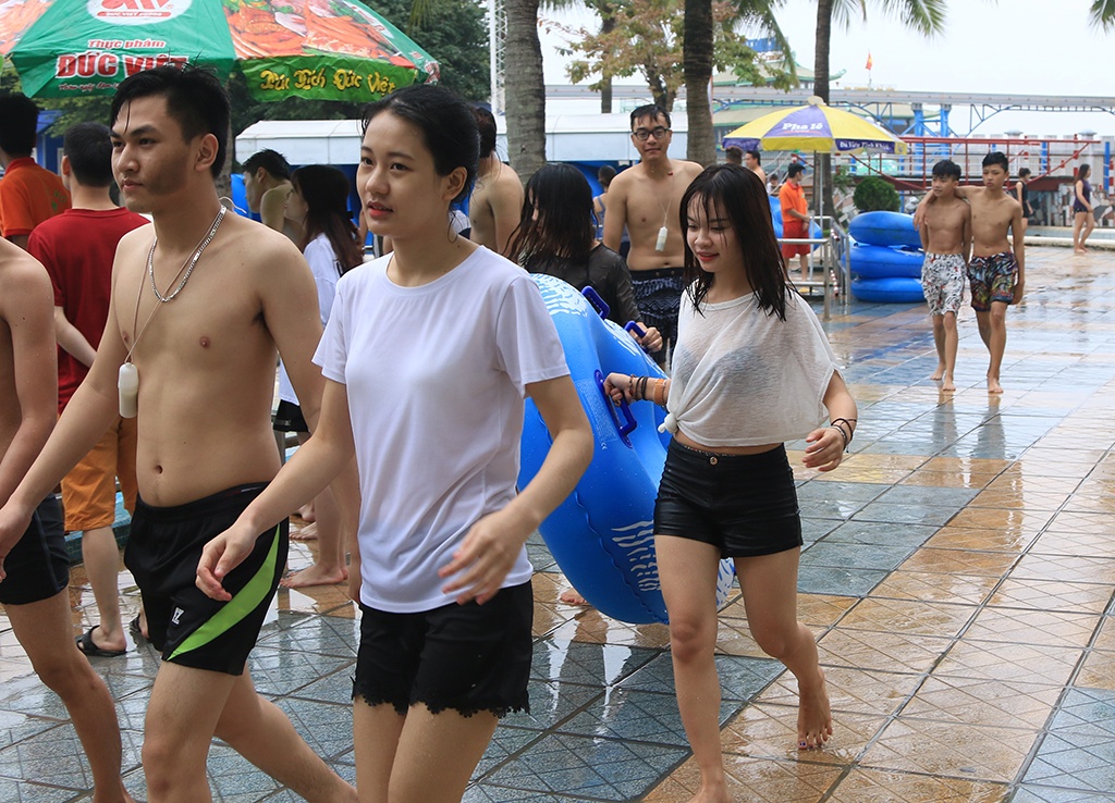 cong vien nuoc ho tay dong nhung khong vo tran
