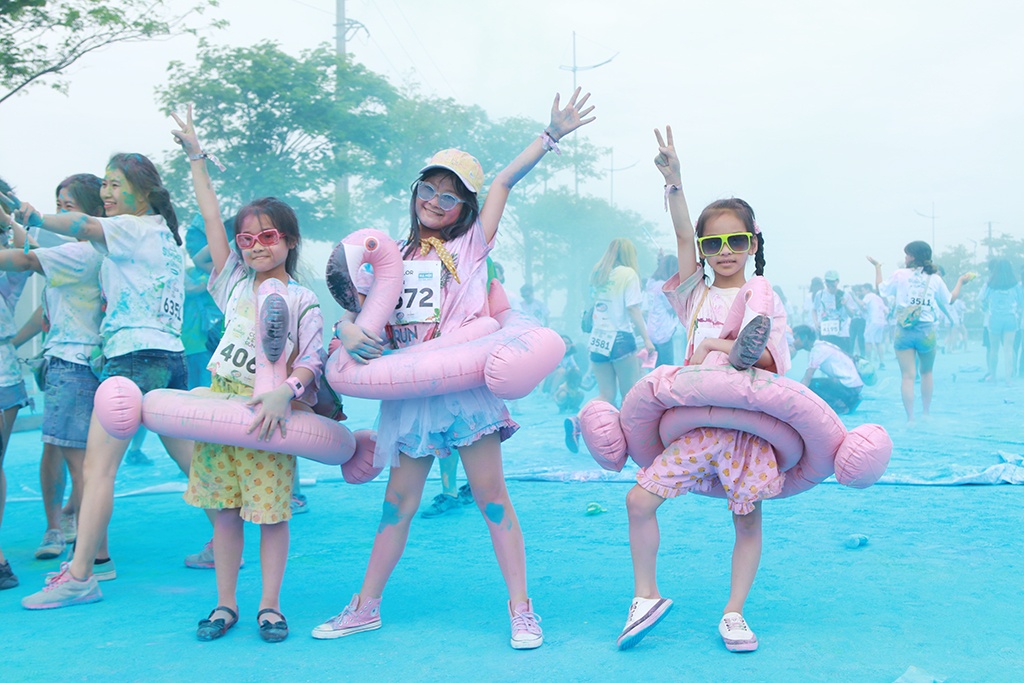 trai xinh gai dep quay het minh tren duong chay sac mau