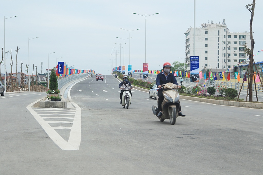 thong xe tuyen duong vang tran huu duc sau 8 nam xay dung