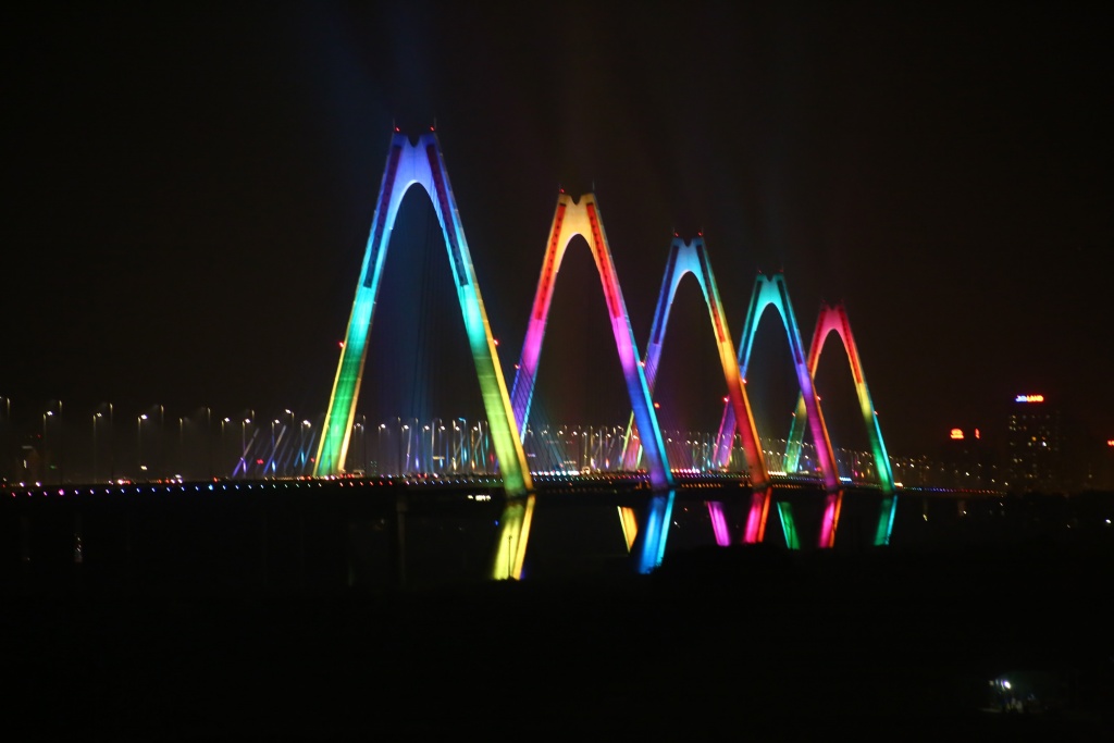 1100 bong led thay doi dien mao cau nhat tan