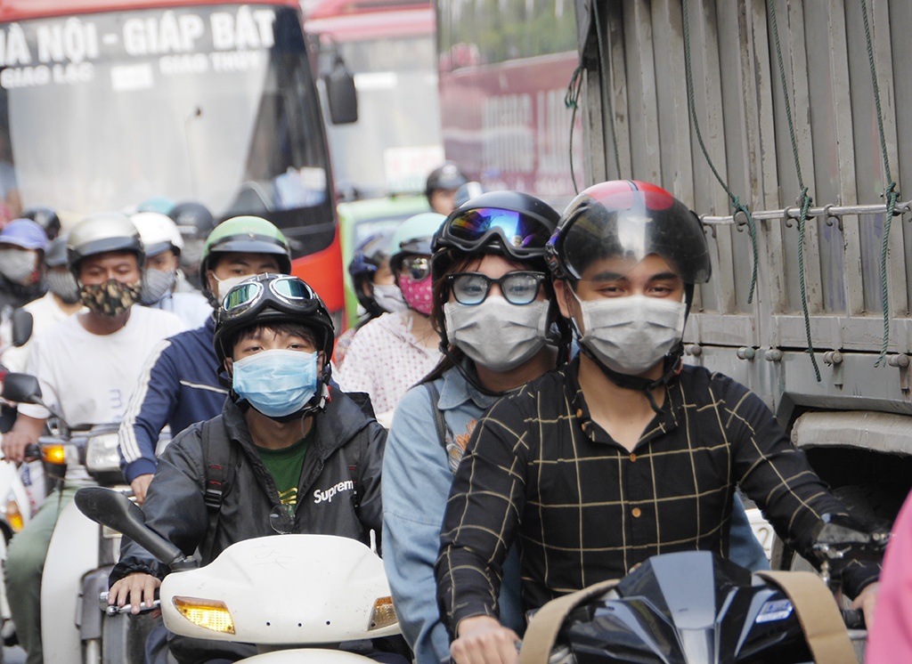 giao thong ngay cuoi ky nghi le noi dong nghit noi vang ve