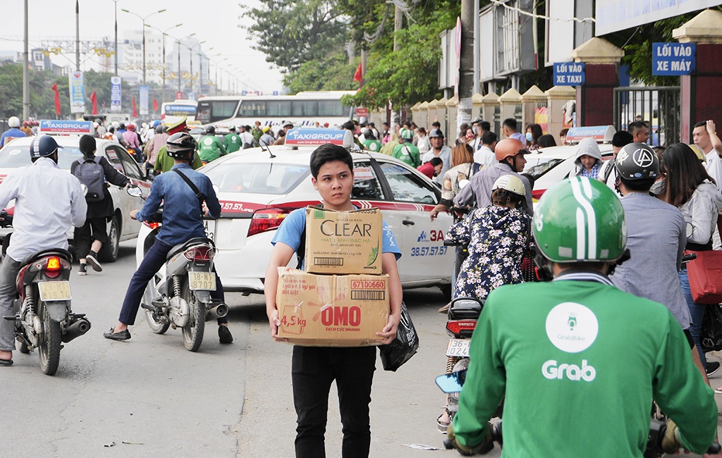 giao thong ngay cuoi ky nghi le noi dong nghit noi vang ve