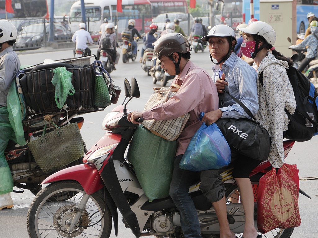 giao thong ngay cuoi ky nghi le noi dong nghit noi vang ve