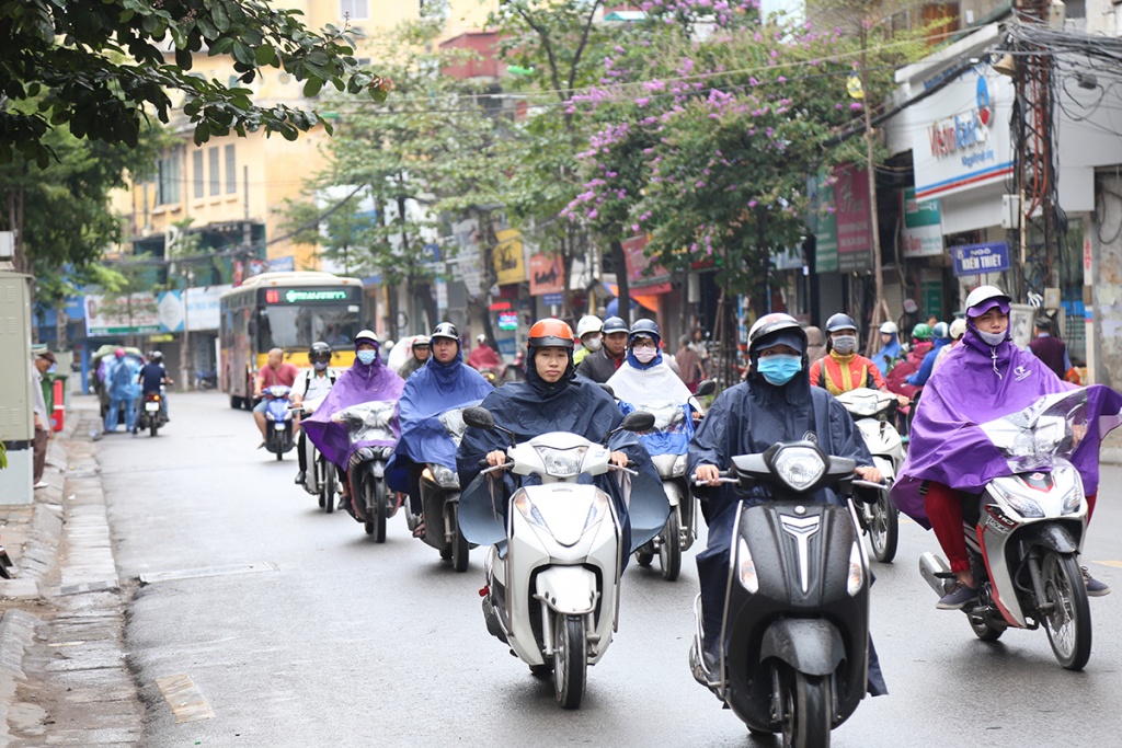 nhiet do bat ngo giam sau nguoi ha noi co ro giua mua he
